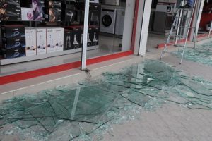Cizre'de ev ve iş yerleri de hasar g&ouml;rd&uuml;