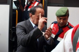 Hastanede Alaattin &Ccedil;akıcı merakı