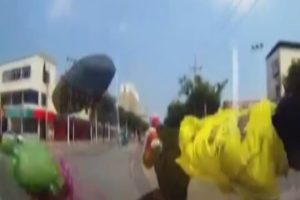 Kurye otomobille b&ouml;yle &ccedil;arpıştı