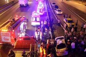 İstanbul'da trafik kazası: 1 &ouml;l&uuml;, 5 yaralı