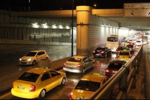Başkent Ankara'da aniden bastıran yağmur hayatı fel&ccedil; etti