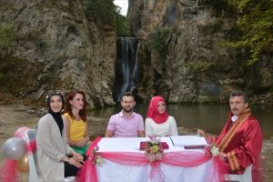 Bursa'da tanıştıkları şelalede nikahları kıyıldı
