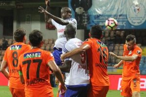 Karab&uuml;kspor 3 puanı 3 golle aldı