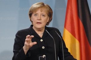 Merkel'den Almanya'daki T&uuml;rklere uyarı!