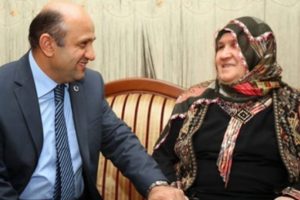 Bakan &ccedil;elenk yerine şehitlere bağış yapılmasını istedi