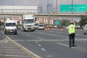 Ağır vasıtalar 3. k&ouml;pr&uuml;ye y&ouml;neldi, TEM rahatladı
