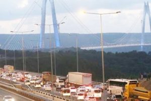 K&ouml;pr&uuml;lerde haftanın ilk iş g&uuml;n&uuml; akıcı başladı