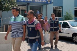 Gediz'de 9 kişiye FET&Ouml;'den g&ouml;zaltı