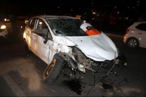 Şanlıurfa'da, virajda iki otomobil &ccedil;arpıştı; 4 yaralı