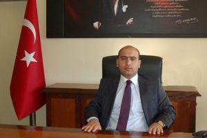 Kaymakam, belediye başkanına silah &ccedil;ekti!