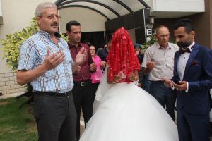 Bursa'da gelin alayında davul zurna krizi