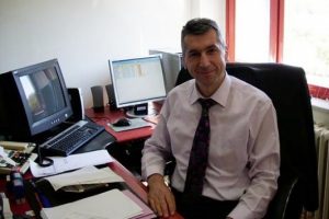 &Uuml;niversiteye g&uuml;venlik g&ouml;revlisi girdi, genel sekreter oldu