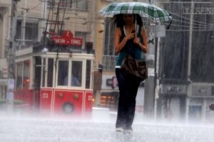 İstanbul'da sağanak yağış etkili oldu