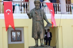 &Ccedil;anakkale'de Piri Reis heykeli dikildi