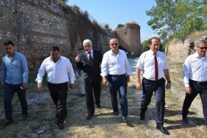 Bursa İznik surları g&uuml;n y&uuml;z&uuml;ne &ccedil;ıkıyor