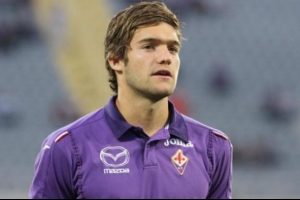 Chelsea, defans i&ccedil;in Fiorentina'nın kapısını &ccedil;aldı