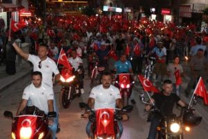 &Ouml;nce meşaleli y&uuml;r&uuml;y&uuml;ş, ardından nikah t&ouml;reni