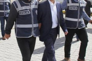 Eşme'de FET&Ouml; operasyonu: 24 g&ouml;zaltı
