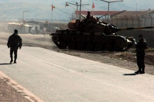 Diyarbakır'da 13 k&ouml;yde sokağa &ccedil;ıkma yasağı