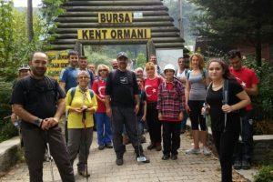 Bursa'da doğaseverler, '30 Ağustos Zafer Bayramı' i&ccedil;in y&uuml;r&uuml;d&uuml;
