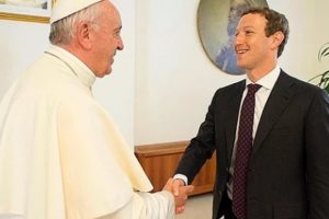 Mark Zuckerberg, Papa'ya İHA hediye etti