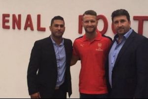 Arsenal, Mustafi'yle Mesut!
