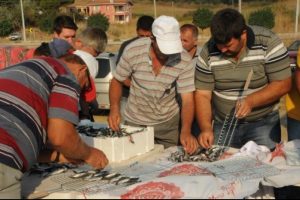 &Ccedil;anakkale'de su &uuml;r&uuml;nleri av sezonu t&ouml;renle a&ccedil;ıldı