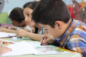Savaşın travmasını, resim &ccedil;izerek aşıyorlar