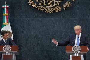 Trump, Meksika'da da 'duvarı' savundu!