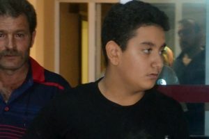 Bursa'da bisikletli gence ambulans &ccedil;arptı