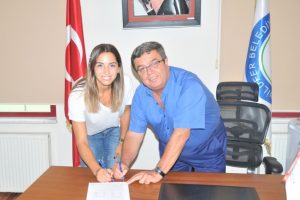 Nil&uuml;fer Belediyespor kadroyu g&uuml;&ccedil;lendiriyor