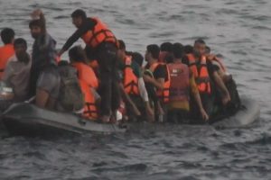 74 ka&ccedil;ak g&ouml;&ccedil;men yakalandı