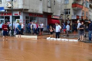 Rize Fındıklı'yı sel aldı!
