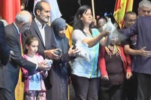 Şehit aileleriyle buluştu: Barış g&uuml;vercini u&ccedil;urdu