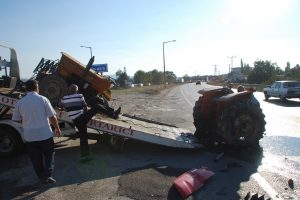 Bursa'da trafik kazaları: 1 &ouml;l&uuml;, 1 ağır yaralı