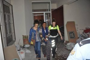 Kocasını baltayla &ouml;ld&uuml;ren kadın tutuklandı