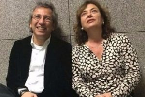 Can D&uuml;ndar'ın eşi i&ccedil;in flaş karar!