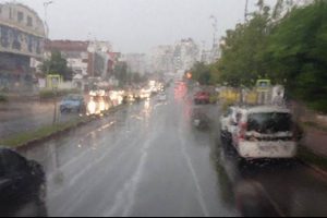 Antalya'da fırtına, şiddetli yağmur ve dolu