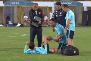 Gen&ccedil; oyuncu antrenmanı yarıda bıraktı
