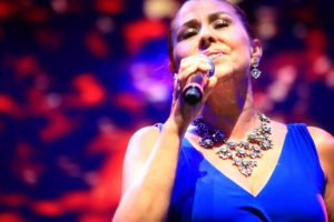 Nil&uuml;fer EXPO 2016'da sahne aldı
