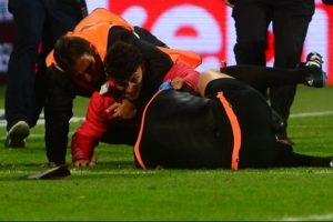 Avni Aker'de hakeme saldıran taraftar 2. lig ma&ccedil;ında yakalandı