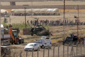 Kobani'de duvar taşkınlığı s&uuml;r&uuml;yor