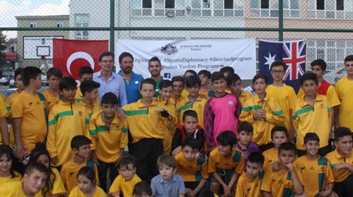Bursasporlu Aziz Behich'ten anlamlı ziyaret!