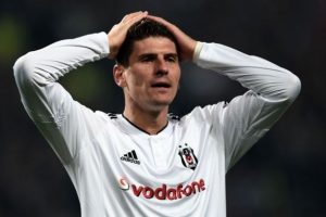 Beşiktaş'tan Mario Gomez'e mali kıska&ccedil;