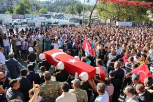 &Ouml;nce gazi sonra şehit oldu