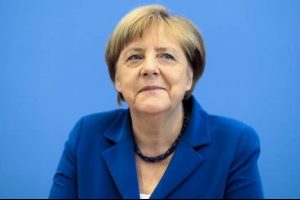 AfD, Merkel'in partisini geride bıraktı