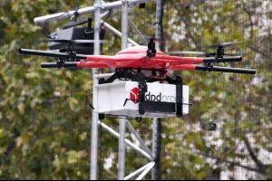 Paris'i 'drone'lar işgal etti