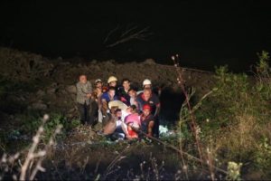 G&ouml;lete u&ccedil;an otomobilden kurtuldular