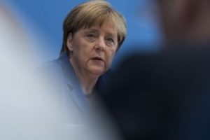 Angela Merkel'in g&ouml;&ccedil;men politikası sınıfta kaldı