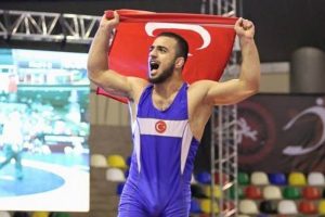 Bursalı Enes Uslu d&uuml;nya şampiyonu!